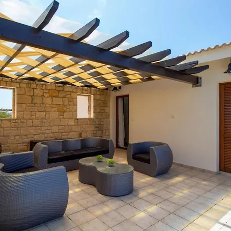 Villa Aphrodite Hills- Private Pool Villa, Large Terrace Hg07 *
