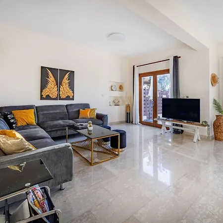Villa Aphrodite Hills- Private Pool Villa, Large Terrace Hg07 *